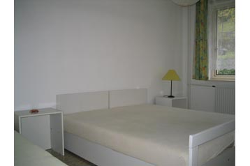 Cehia Byt Zlatá Olešnice, Exteriorul